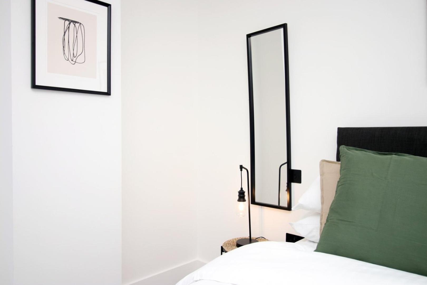 2 Bedroom With Free Parking Swindon Exteriör bild
