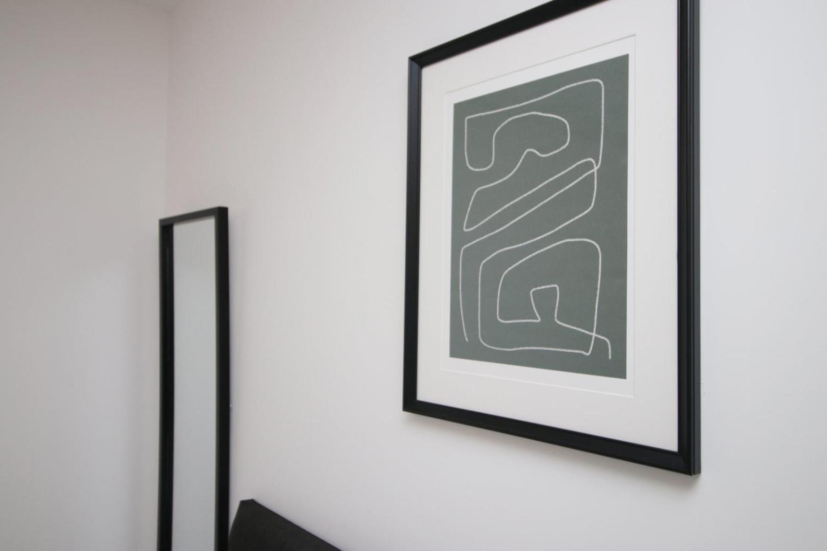 2 Bedroom With Free Parking Swindon Exteriör bild