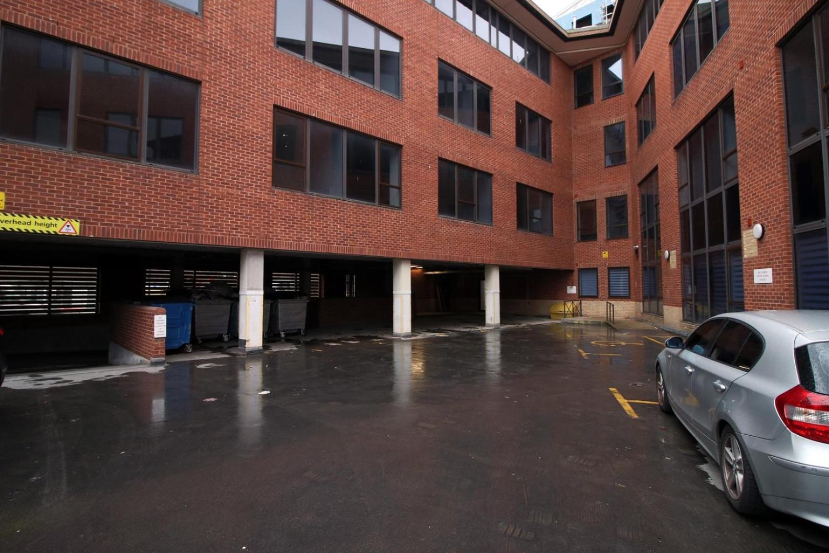 2 Bedroom With Free Parking Swindon Exteriör bild