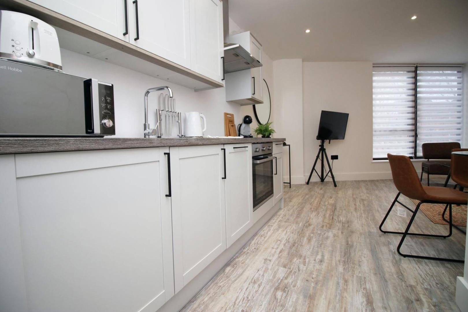 2 Bedroom With Free Parking Swindon Exteriör bild