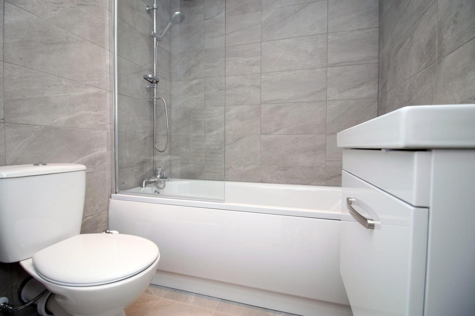 2 Bedroom With Free Parking Swindon Exteriör bild