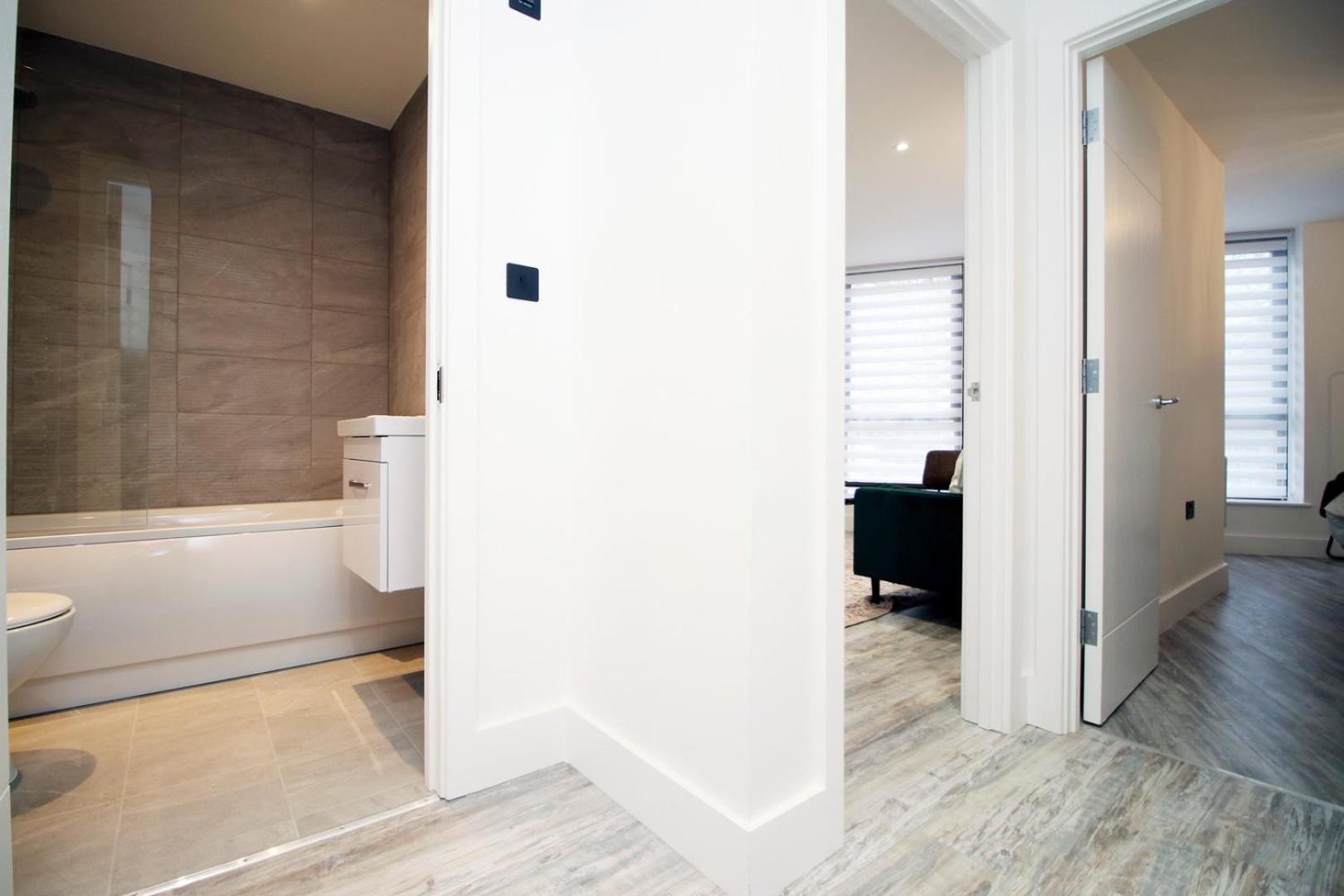 2 Bedroom With Free Parking Swindon Exteriör bild