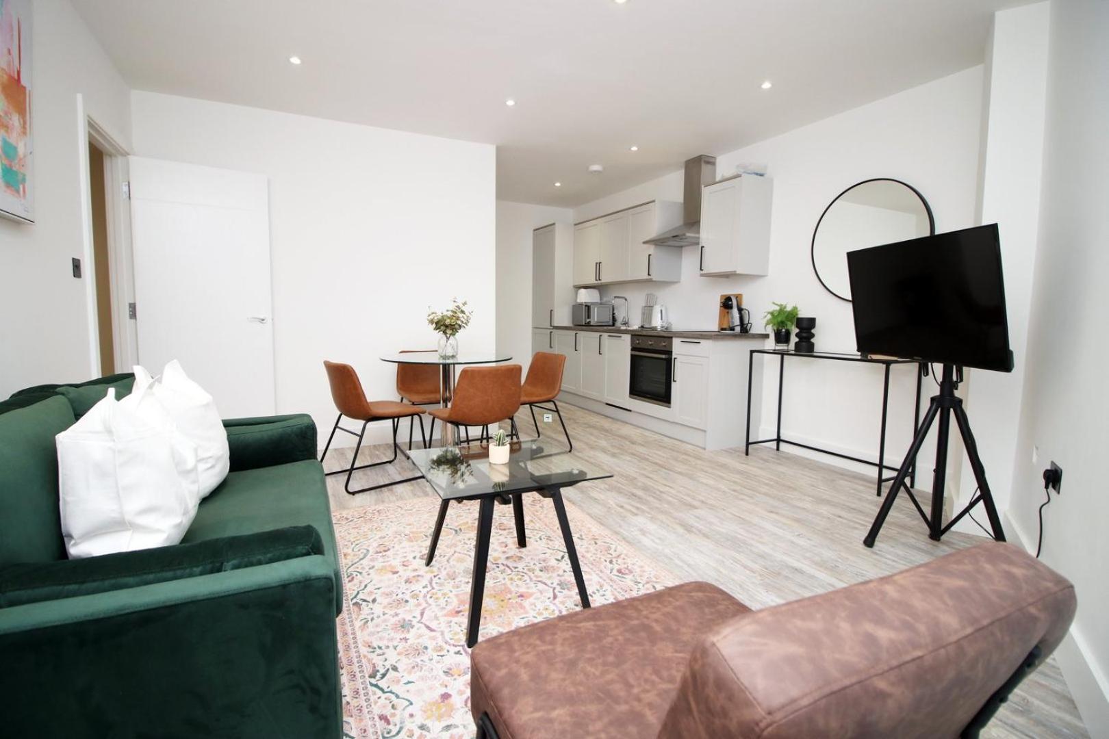 2 Bedroom With Free Parking Swindon Exteriör bild