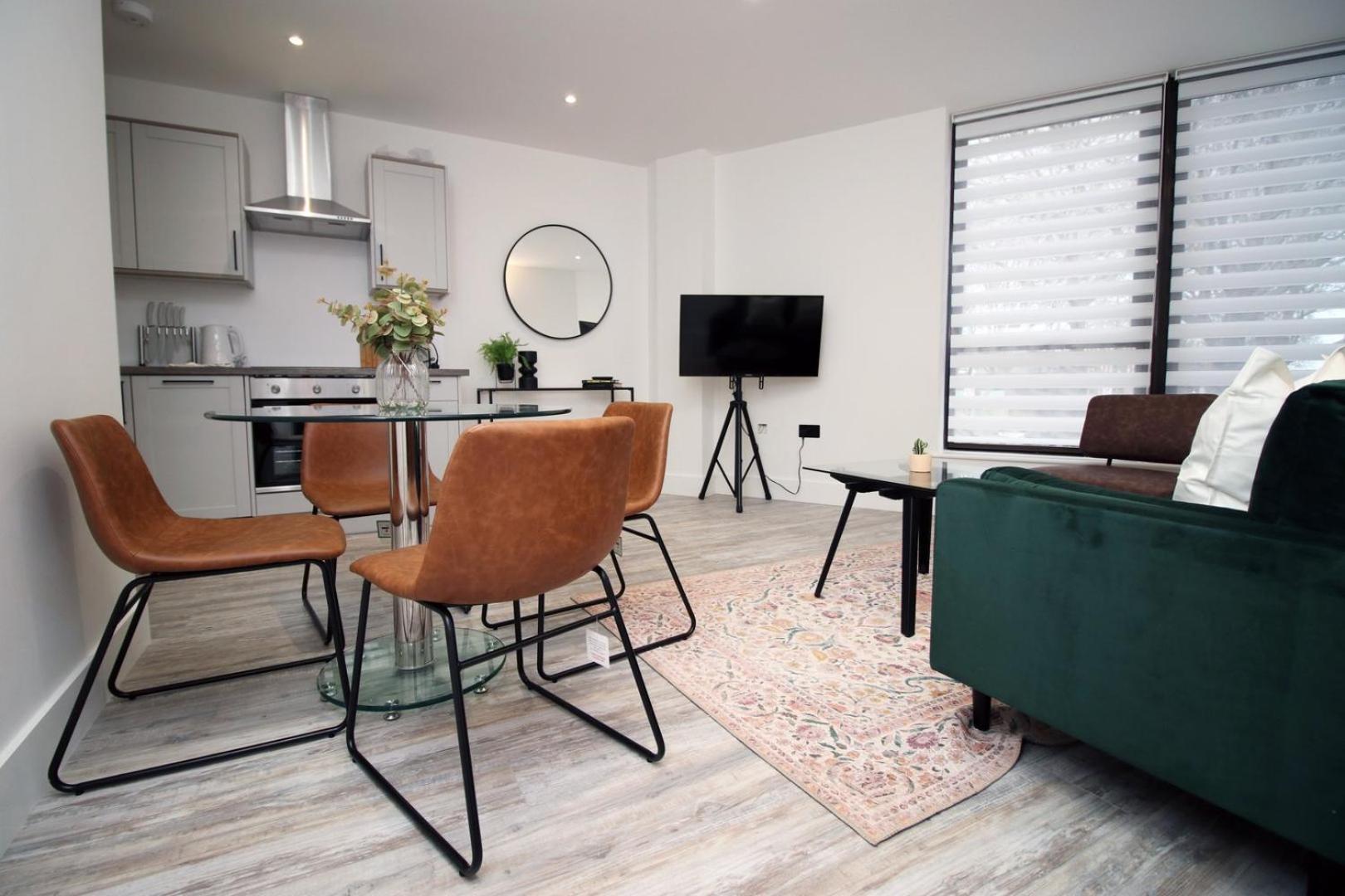 2 Bedroom With Free Parking Swindon Exteriör bild